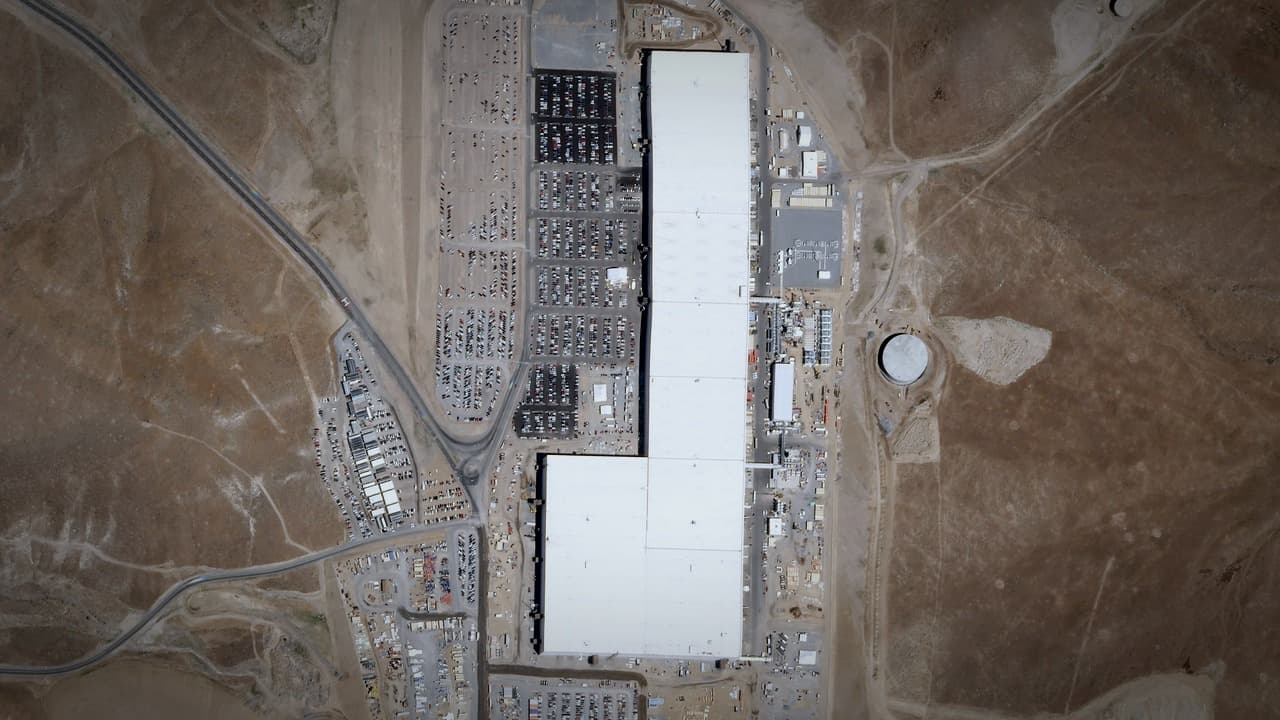 Tesla Discloses $2B AI Hardware Acquisition in 10-Q Filing